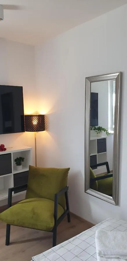 Studio Apartment Hana Pula